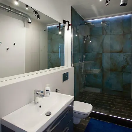 Houseboat Apartment *